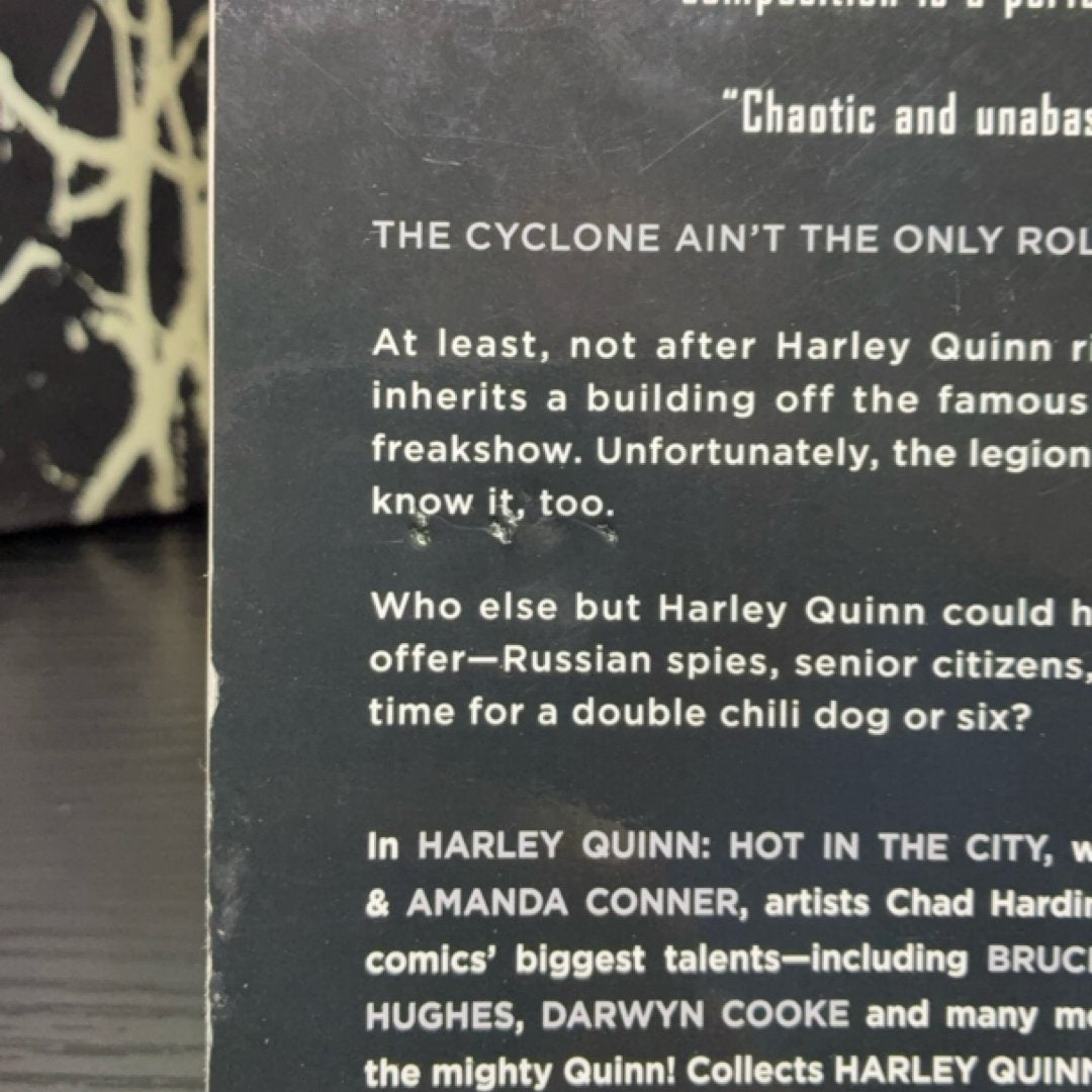 Harley Quinn Vol. 1: Hot in the City exact copy — photo 9