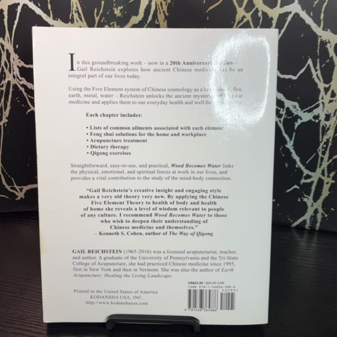 Wood Becomes Water: Chinese Medicine in Everyday Life – 20th Anniversary Edition exact copy — photo 3