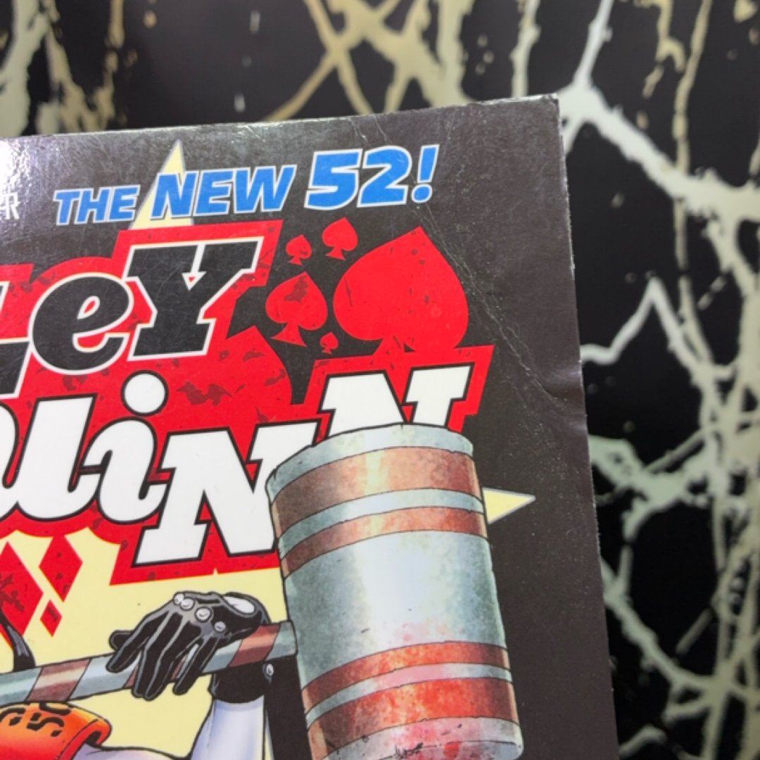 Harley Quinn Vol. 1: Hot in the City exact copy — photo 7